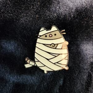 Pusheen the Cat Cute Sparkly Halloween Mystery Enamel Pin (Mummy Kitty)